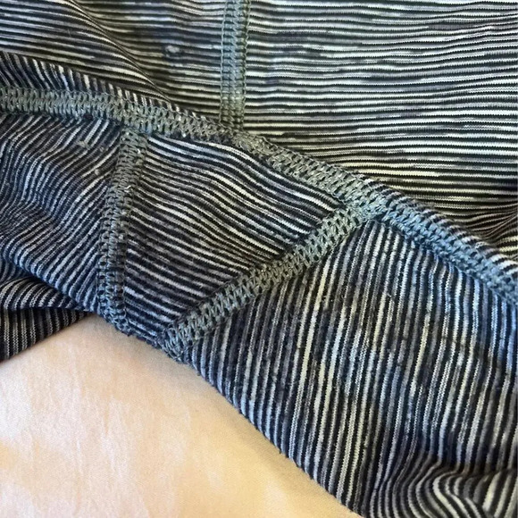 Lululemon Gray Striped Capris Size 4 - Picture 3 of 6